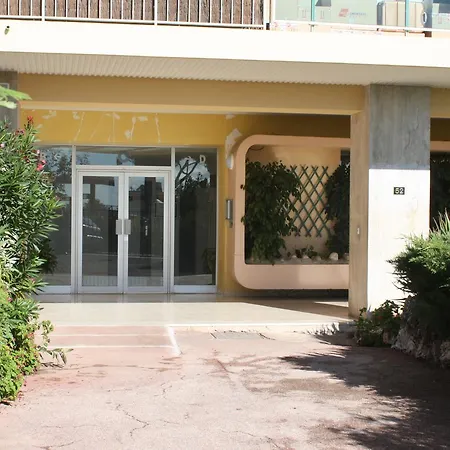 La Laurent Apartment